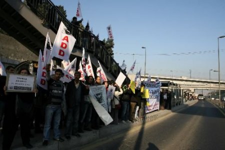 Atatürkçü Düşünce Derneği Üyeleri, Metrobüs Zammını Protesto Etti