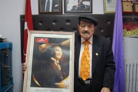 Atatürk'ün Samsun'a çıktığı yıl doğdu, 49 yıldır kurduğu odanın başkanı