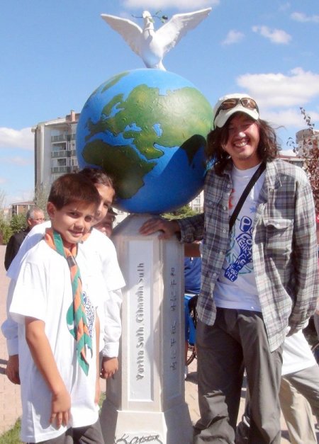 Atatürk’ün 'Yurtta sulh, cihanda sulh' sözü 6 dilde abideleştirildi