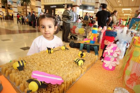 Atıklarla yaptıkları eserleri sergilediler