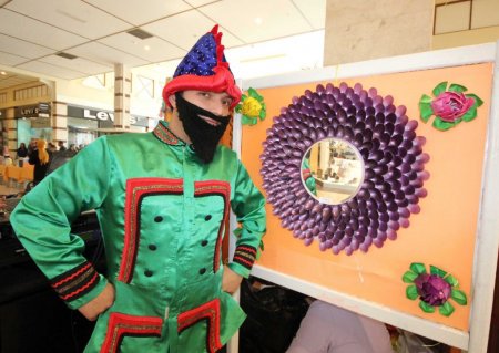 Atıklarla yaptıkları eserleri sergilediler