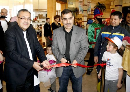 Atıklarla yaptıkları eserleri sergilediler