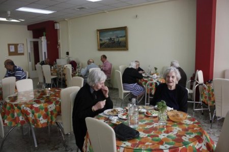 Atina-Pire Başkonsolosu Altuntaş’ın huzurevi ziyareti, Rumları duygulandırdı