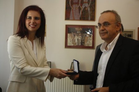 Atina-Pire Başkonsolosu Altuntaş’ın huzurevi ziyareti, Rumları duygulandırdı