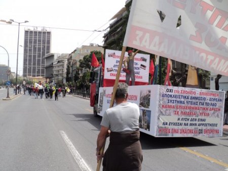 Atina'da 1 Mayıs İşçi Bayramı Sönük Geçti