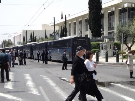 Atina'da 1 Mayıs İşçi Bayramı Sönük Geçti