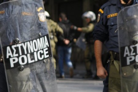 Atina'da göstericiler polisle çatıştı, bir kişi hayatını kaybetti