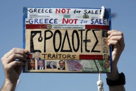 Atina'da göstericiler polisle çatıştı, bir kişi hayatını kaybetti