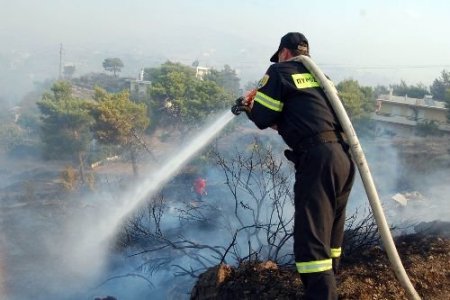 Atina'daki Devasa Yangın Devam Ediyor, Alevler Evlere Ulaştı