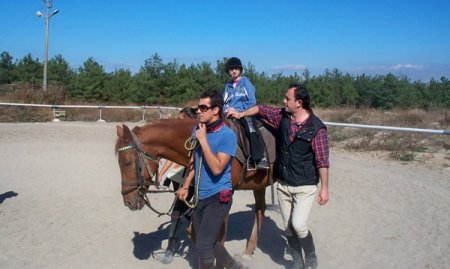 Atla terapi zihinsel engelli çocuklarda stresi azalttı