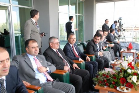 Atlar, 'Herkes İçin Adalet, Adalet İçin Avukat' Sloganıyla Koştu