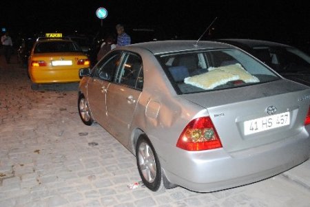 Atları parlayan fayton 8 otomobile çarpıp parçalandı