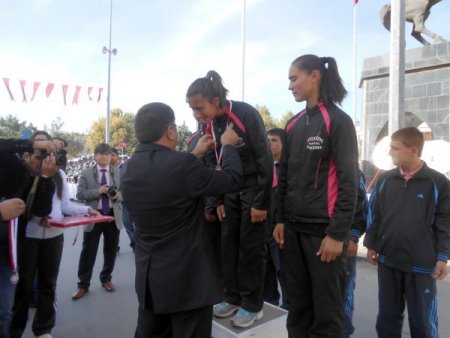 Atletler madalyalarını 29 Ekim Cumhuriyet Bayramı'nda aldı