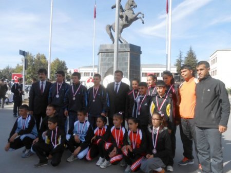 Atletler madalyalarını 29 Ekim Cumhuriyet Bayramı'nda aldı