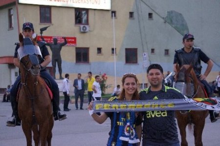 Atlı polis kaza geçirdi