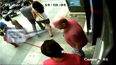 ATM'den hırsızlık güvenlik kamerasında