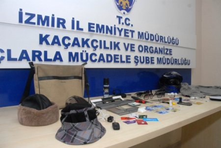 Atm'lere Kurdukları Düzenekle Vurgun Yapan İki Kişi Yakalandı