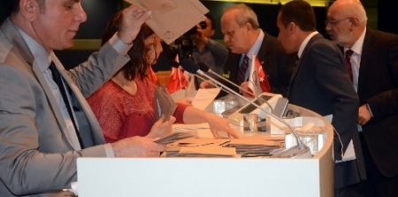 ATO ve ASO başkanları aynı gün güven tazeledi