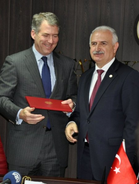 AÜ, Nebraska Üniversitesi ile protokol yeniledi