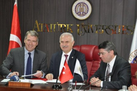 AÜ, Nebraska Üniversitesi ile protokol yeniledi