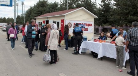 AÜ, öğrencilerin daha rahat kayıt yaptırması için kayıt merkezi kurdu