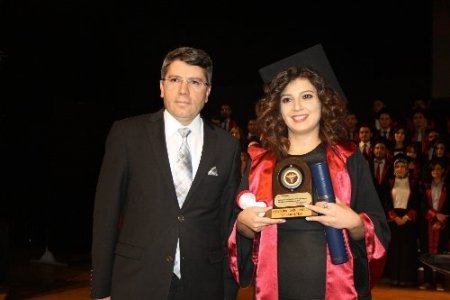 AÜ Tıp Fakültesi'nde mezuniyet coşkusu