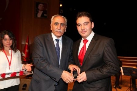 AÜ’de amatör ses yarışması düzenlendi