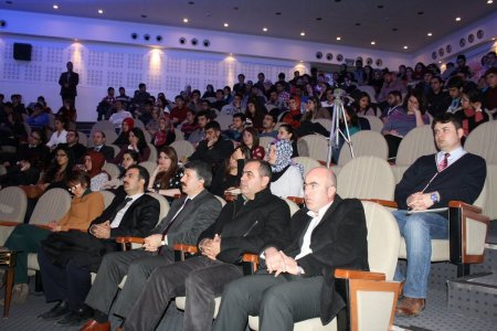 AÜ’de anayasa sürecinde kimlik ve vatandaşlık konusu tartışıldı