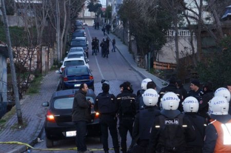 Avcılar sahilindeki 24 işyeri yıkıldı