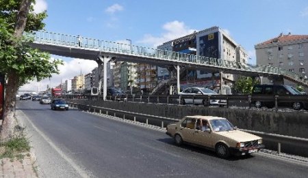 Avcılar Şükrübey metrobüs üst geçidi yenileniyor