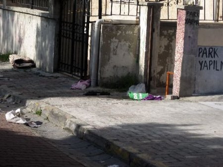 Avcılar'da Polis Saldıran İki Zanlı Hastaneye Götürüldü
