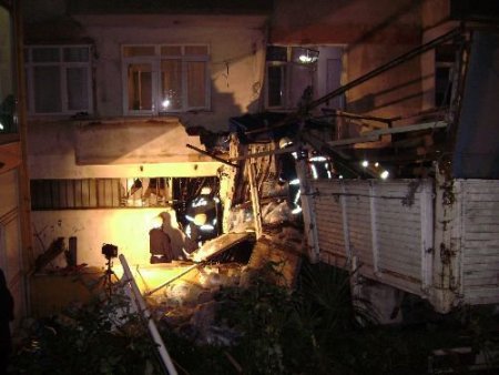 Avize Dükkanına Kamyon Girdi, Kaza Anı Saniye Saniye Kaydedildi