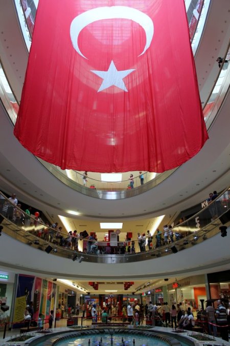 AVM'de bando konseri ilgi gördü