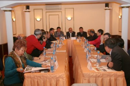 Avrasya Araştırma Enstitüsü ilk toplantısını Almatı’da yaptı