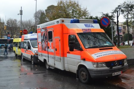 Avrupalı aktivistler 6 ambulansla Suriye’ye hareket etti