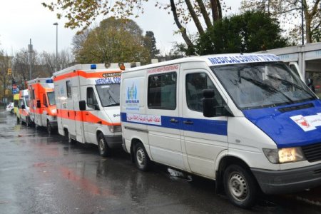 Avrupalı aktivistler 6 ambulansla Suriye’ye hareket etti