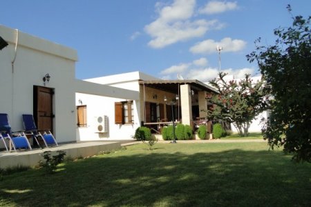 Avrupalı Turistler, Gerçek Farmville'yi Kktc'de Buldu