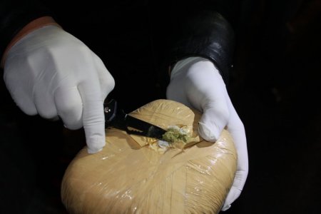 Avrupa'ya sevk edilmek istenen 88 kilo toz esrar polise takıldı