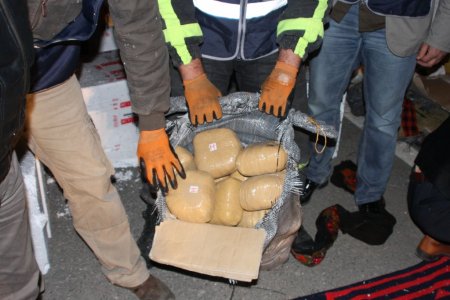 Avrupa'ya sevk edilmek istenen 88 kilo toz esrar polise takıldı