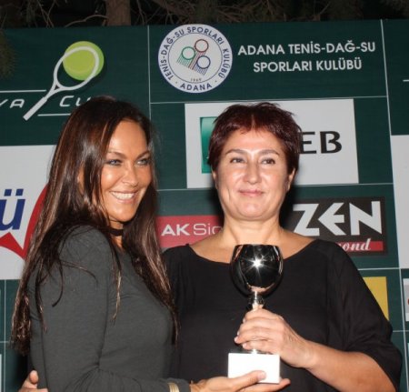 Avşar, Hülya Cup Tenis Turnuvası’nın ödüllerini dağıttı