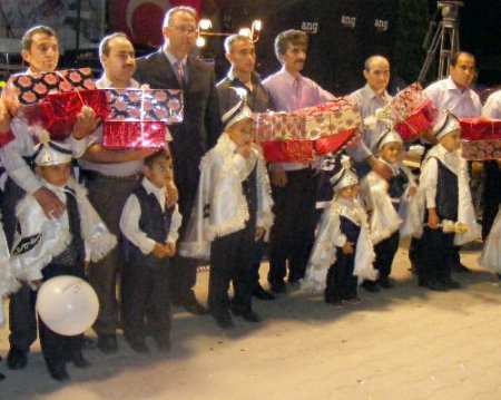 Avşar Emaye, 100 Çocuğu Sünnet Ettirdi