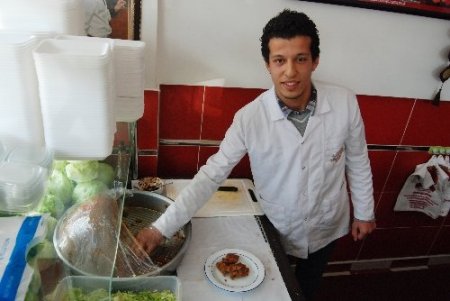 Avukat olmayı beklerken, savaştan kaçıp çiğ köfteci oldu