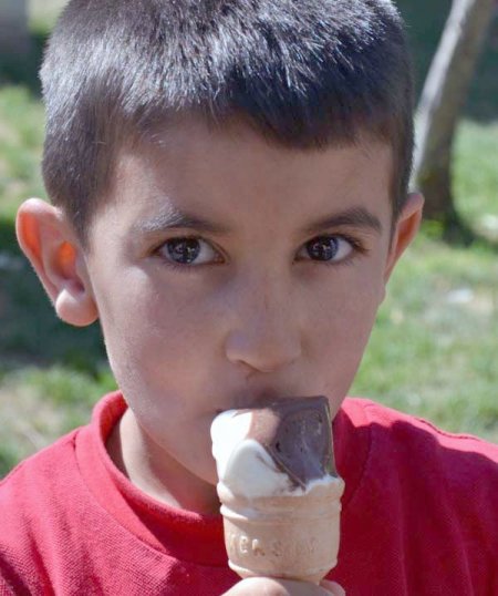 Avukatlar Sevgi Çocuklarını Dondurmayla Serinletti