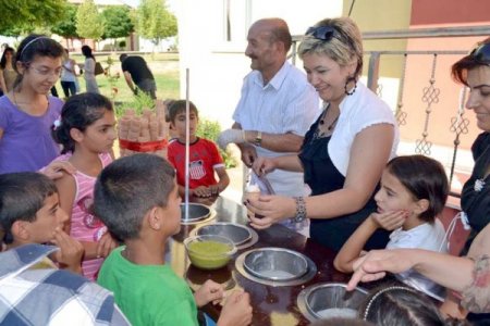 Avukatlar Sevgi Çocuklarını Dondurmayla Serinletti