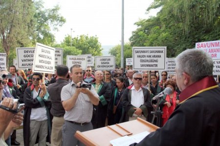 Avukatlar Sloganlar Atarak Yürüdü