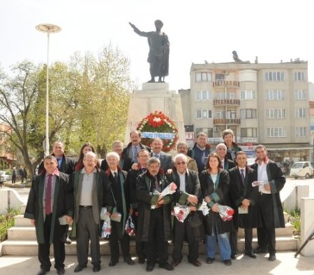Avukatlara anlamlı hediye