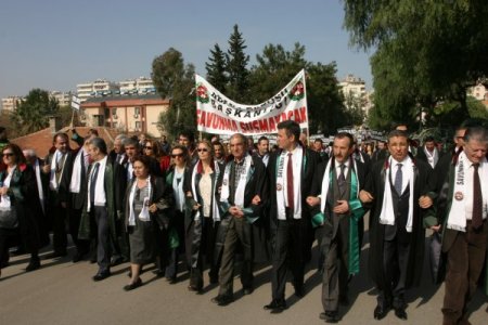 Avukatlardan 'Savunma Hakkı Susmayacak' mitingi