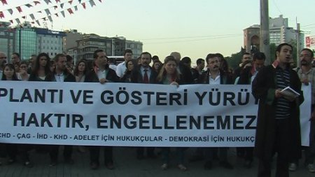Avukatlardan Taksim’de, gösterilere izin verilsin eylemi