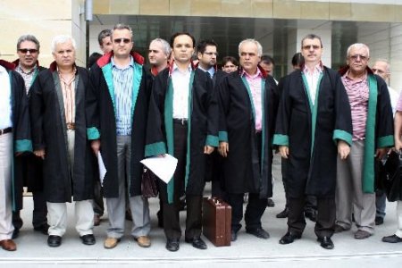 Avukatlardan Uyarı: İsrail'e Karşı Gösterilen Tepkilerde Haksız Duruma Düşmeyin