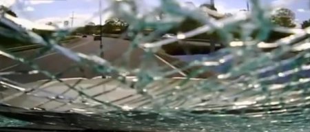 Avustralya’daki inanılmaz yol verme kavgası kamerada